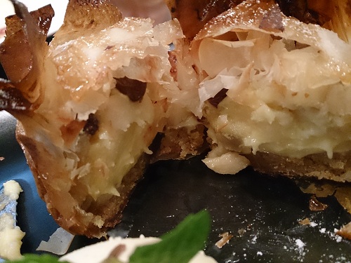 焼きたてパイ～安納芋と林檎のパータフィロ包みバニラアイス添え～２
