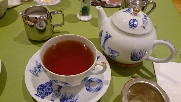 アンナマリア・紅茶とスコーン